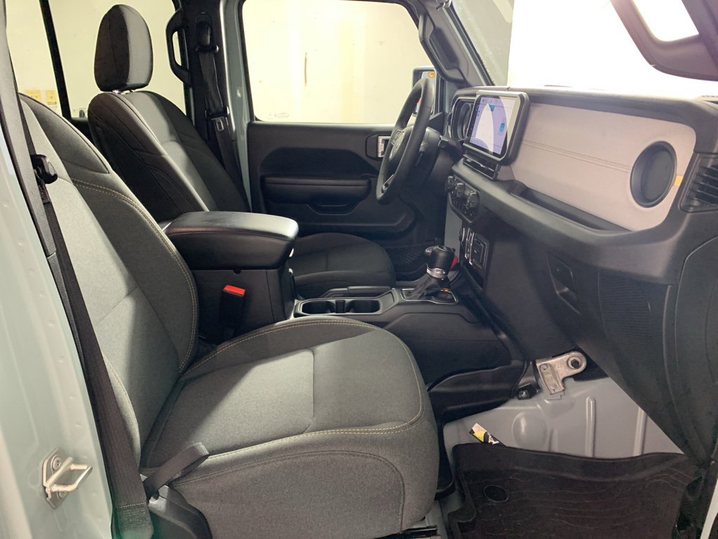 Used 2024 Jeep Wrangler Sport S image 40