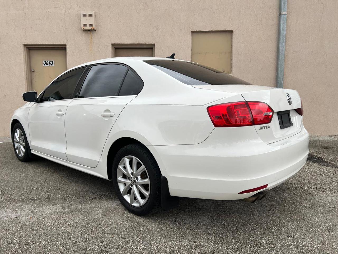 Used 2013 Volkswagen Jetta SE FWD image 2