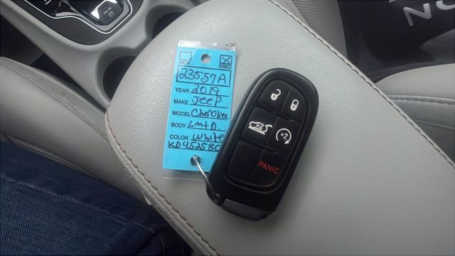 Used 2019 Jeep Cherokee Limited AWD/4WD image 29