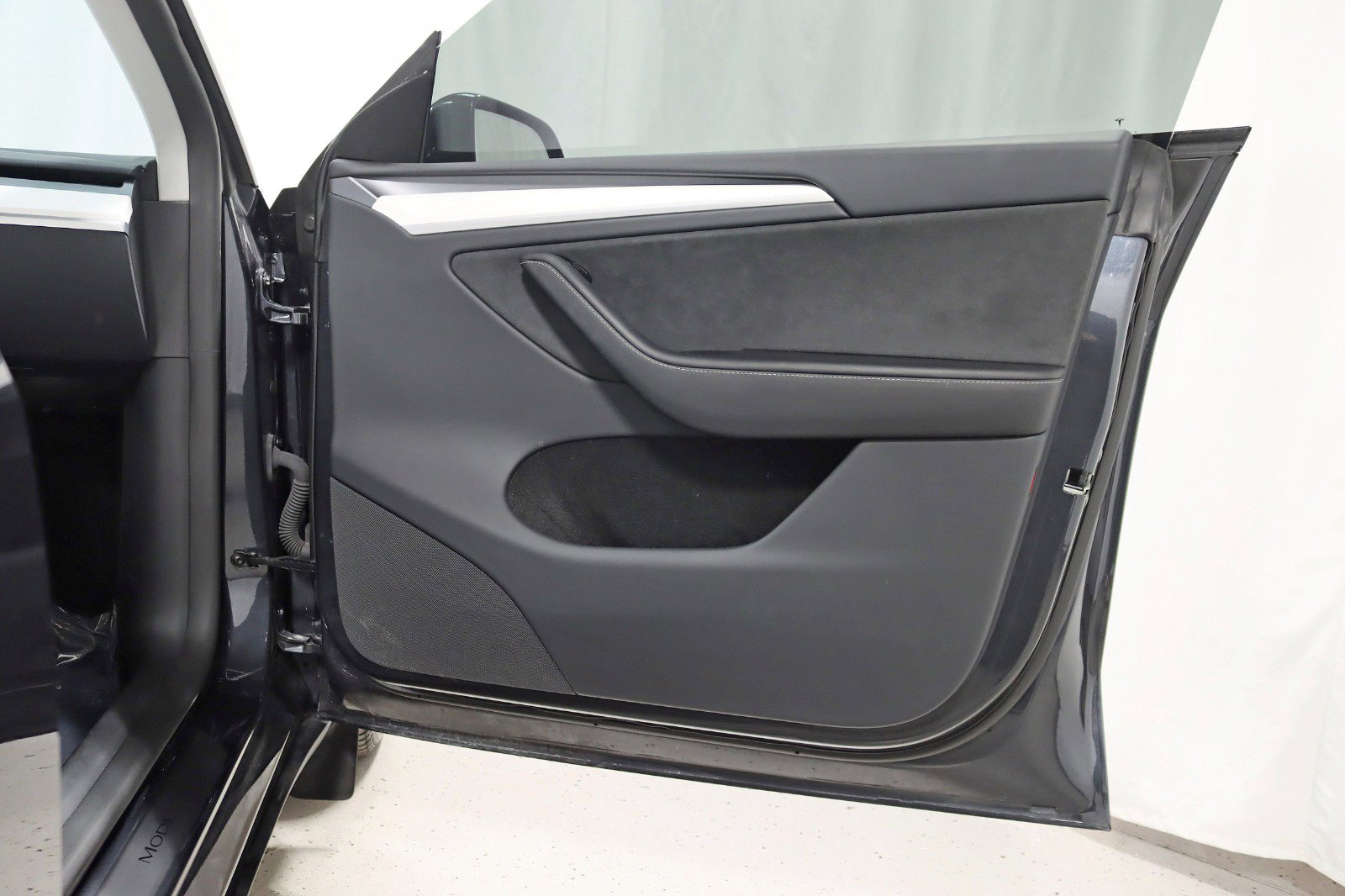 Used 2024 Tesla Model Y Long Range AWD/4WD image 34