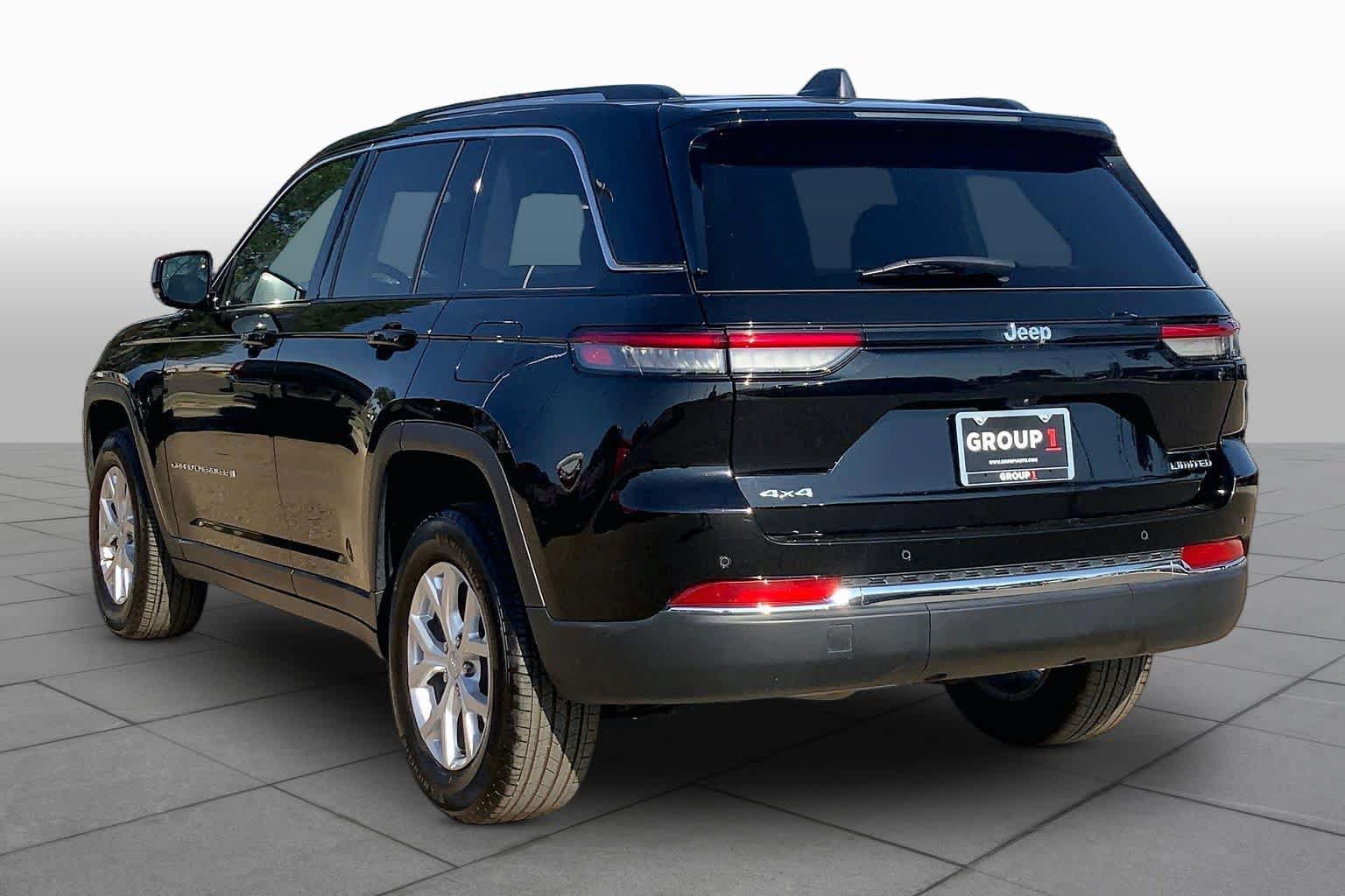 Used 2023 Jeep Grand Cherokee Limited AWD/4WD image 12