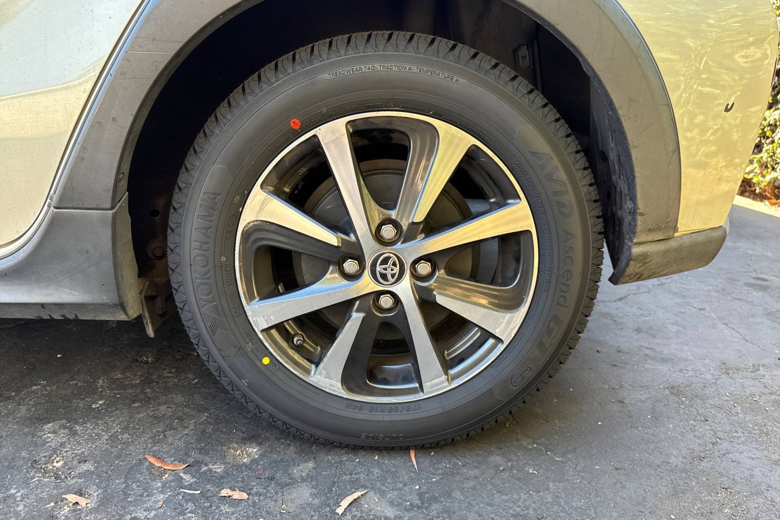 Used 2018 Toyota Prius C Two w/ Carpet Mat Package FWD image 4