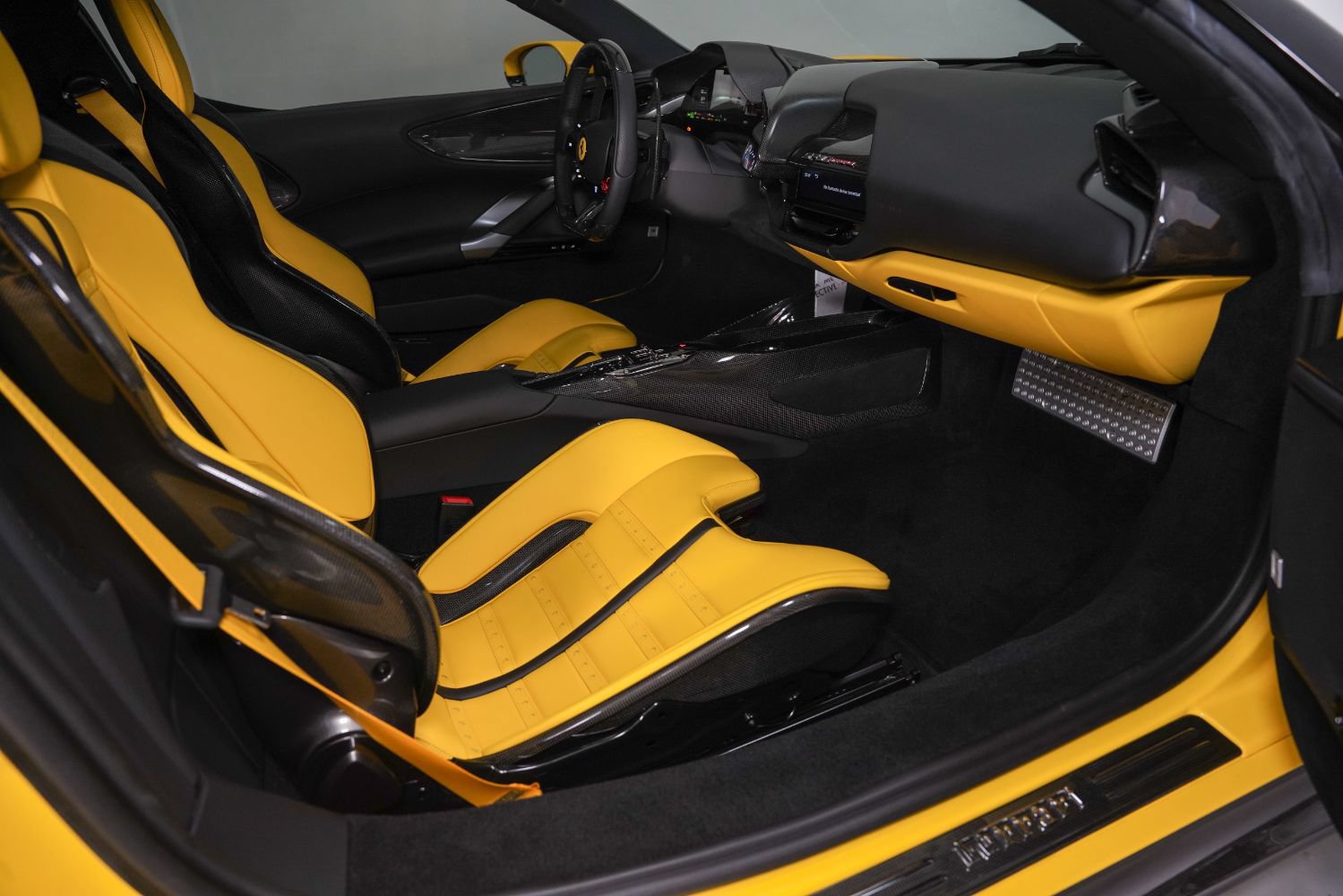 Used 2023 Ferrari SF90 Stradale AWD/4WD image 2