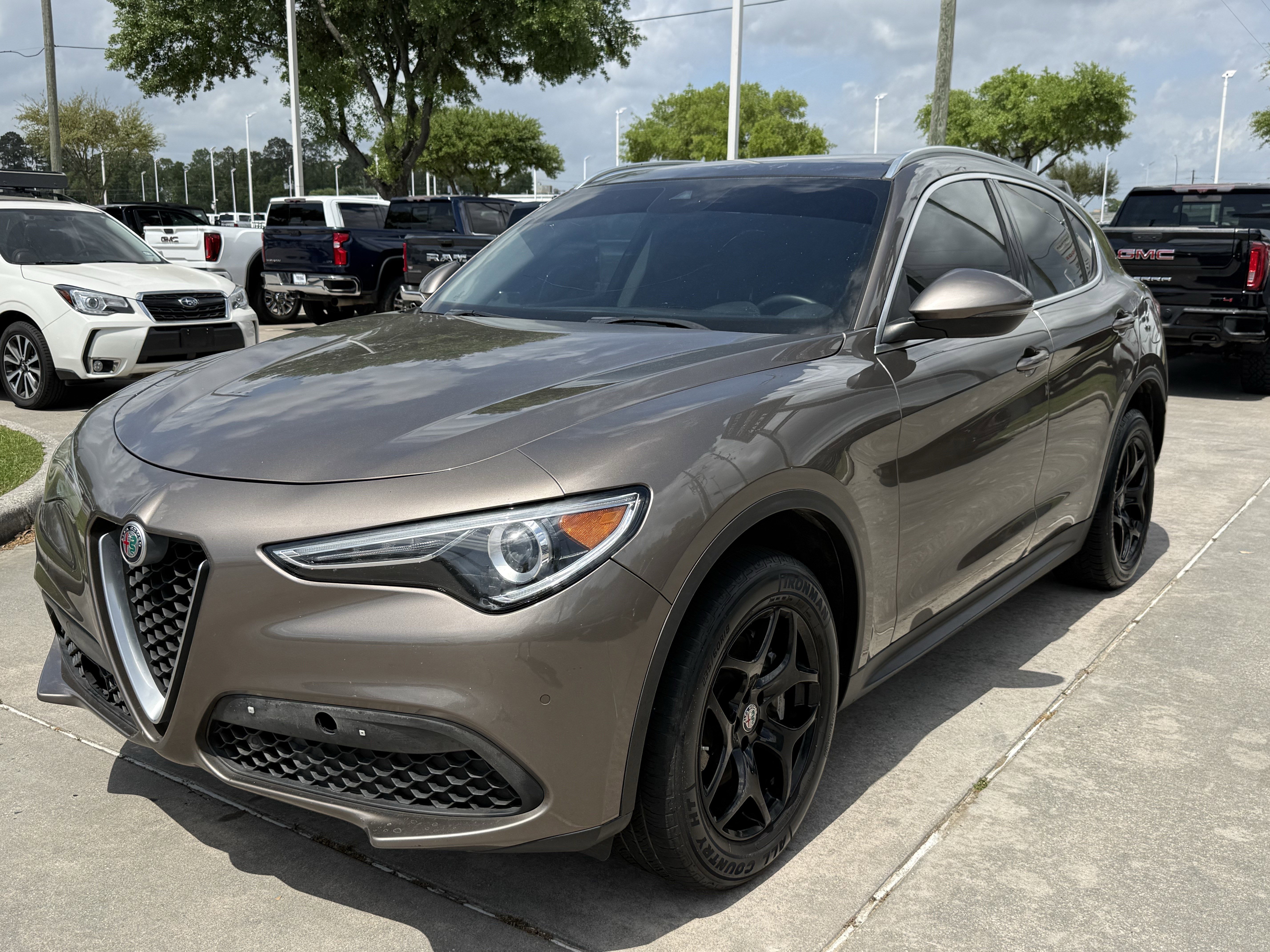 Used 2019 Alfa Romeo Stelvio image 9