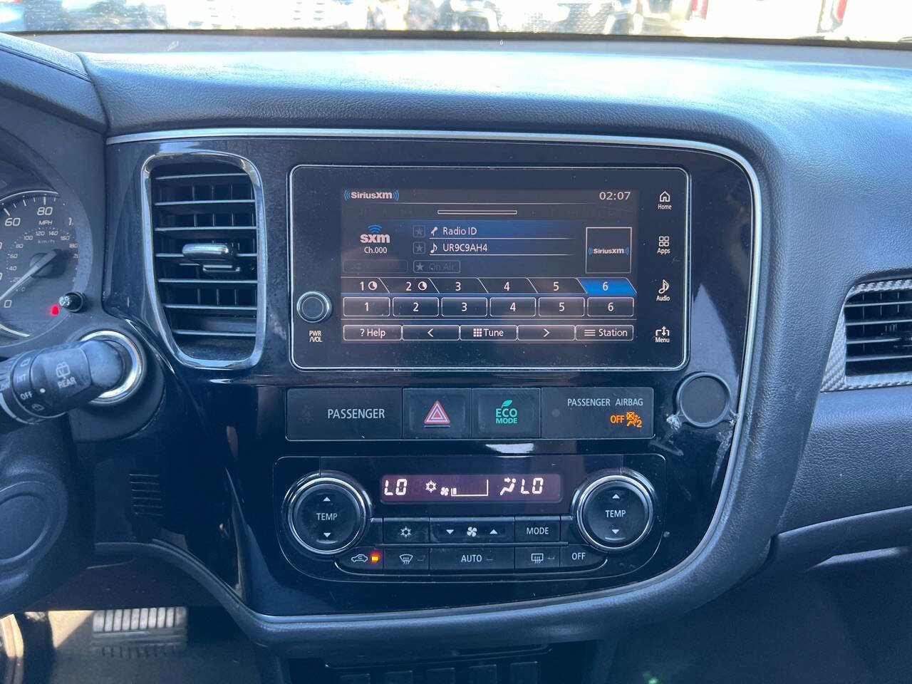 Used 2020 Mitsubishi Outlander ES image 22