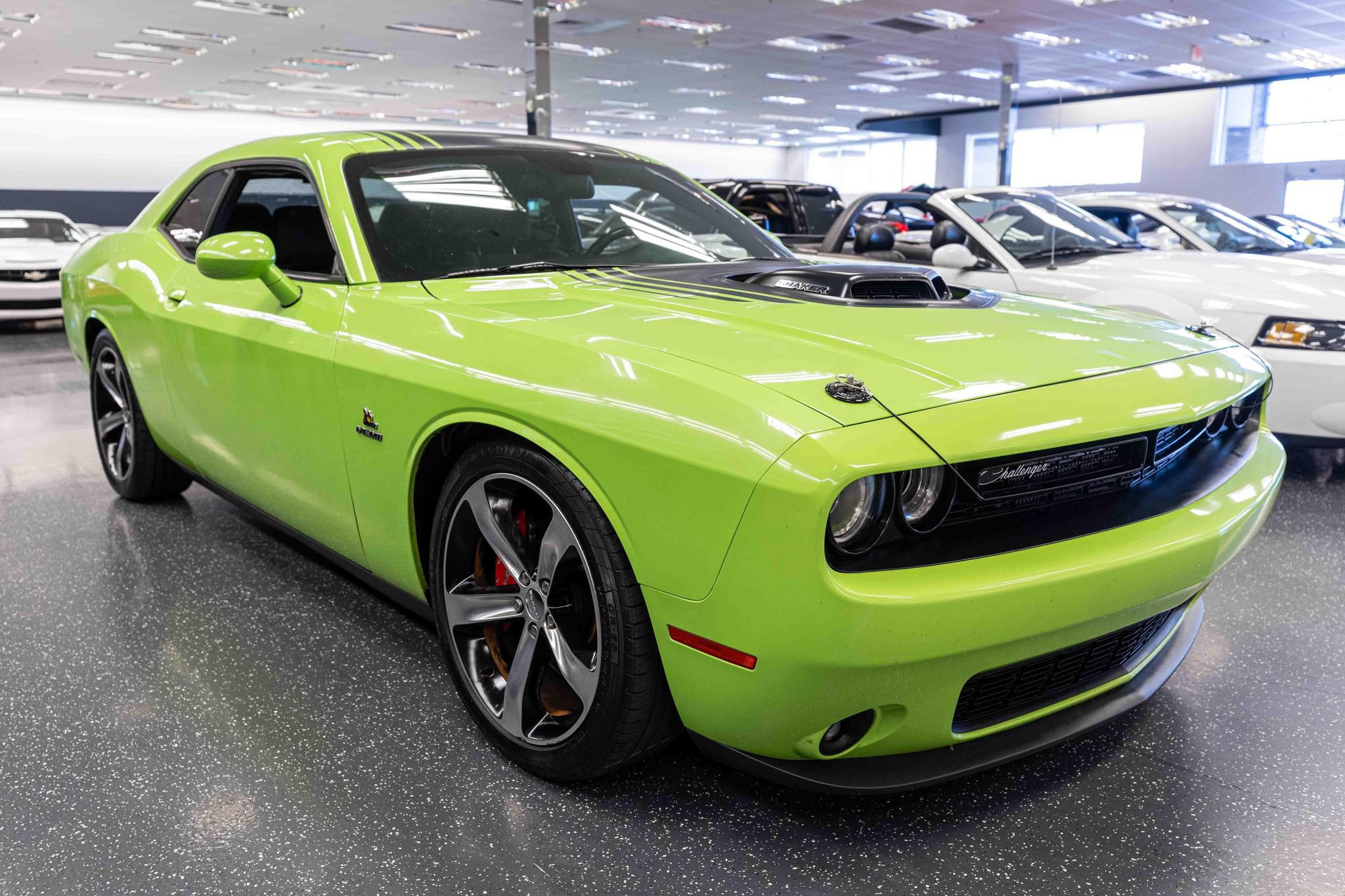 Used 2015 Dodge Challenger R/T RWD image 3