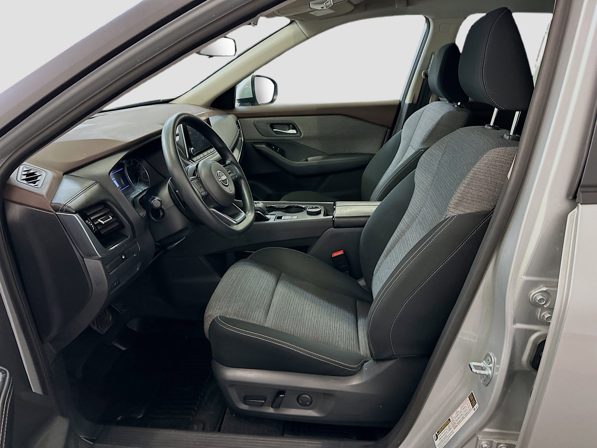 Used 2023 Nissan Rogue SV image 13