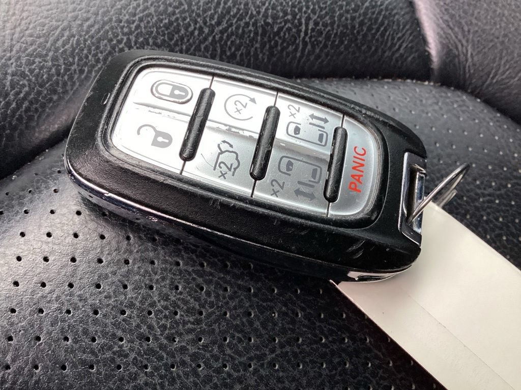 Used 2018 Chrysler Pacifica Touring-L Plus w/ S Appearance Package FWD image 37