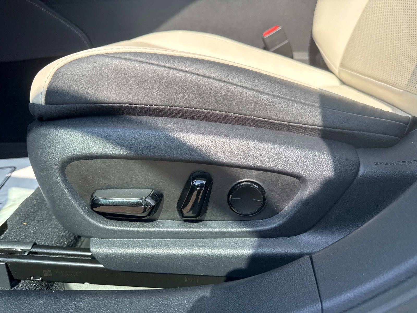 Used 2025 Lexus ES 350 w/ Premium Package image 21