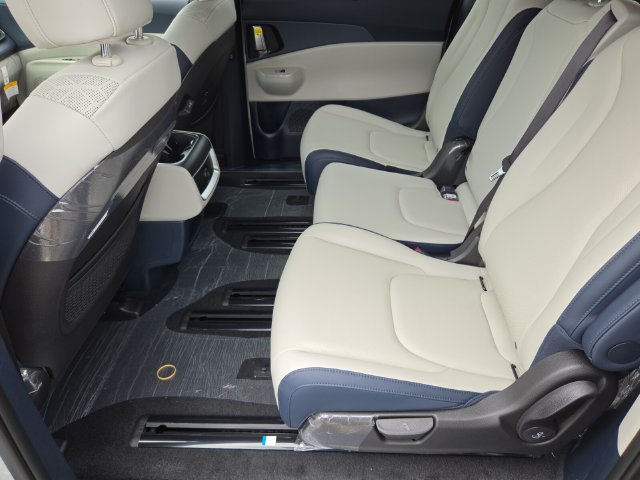 New 2026 Kia Carnival EX FWD image 6