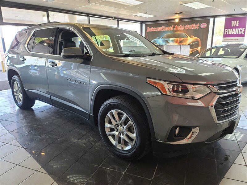 Used 2020 Chevrolet Traverse LT FWD image 4