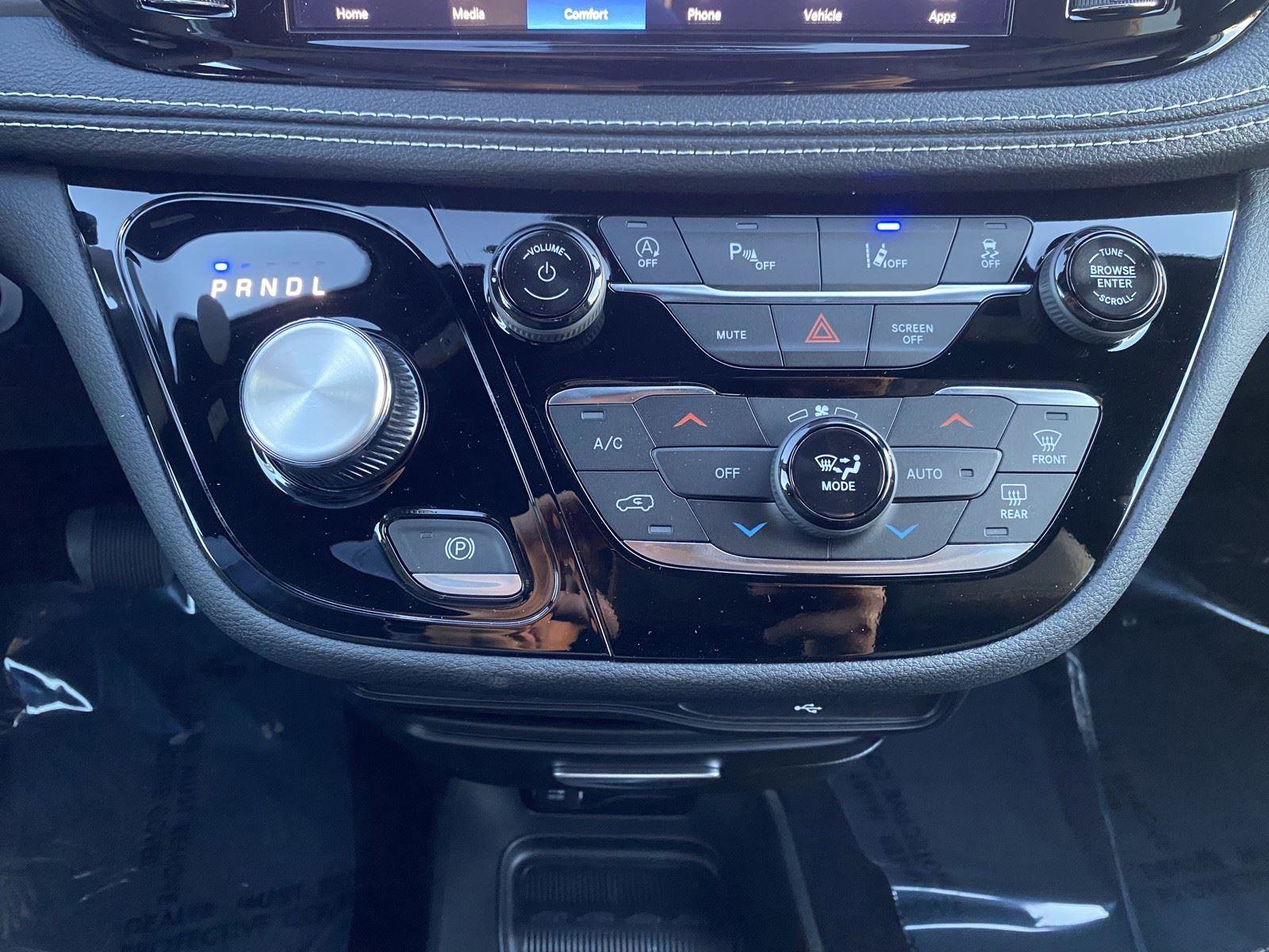 New 2026 Chrysler Pacifica Select FWD image 17