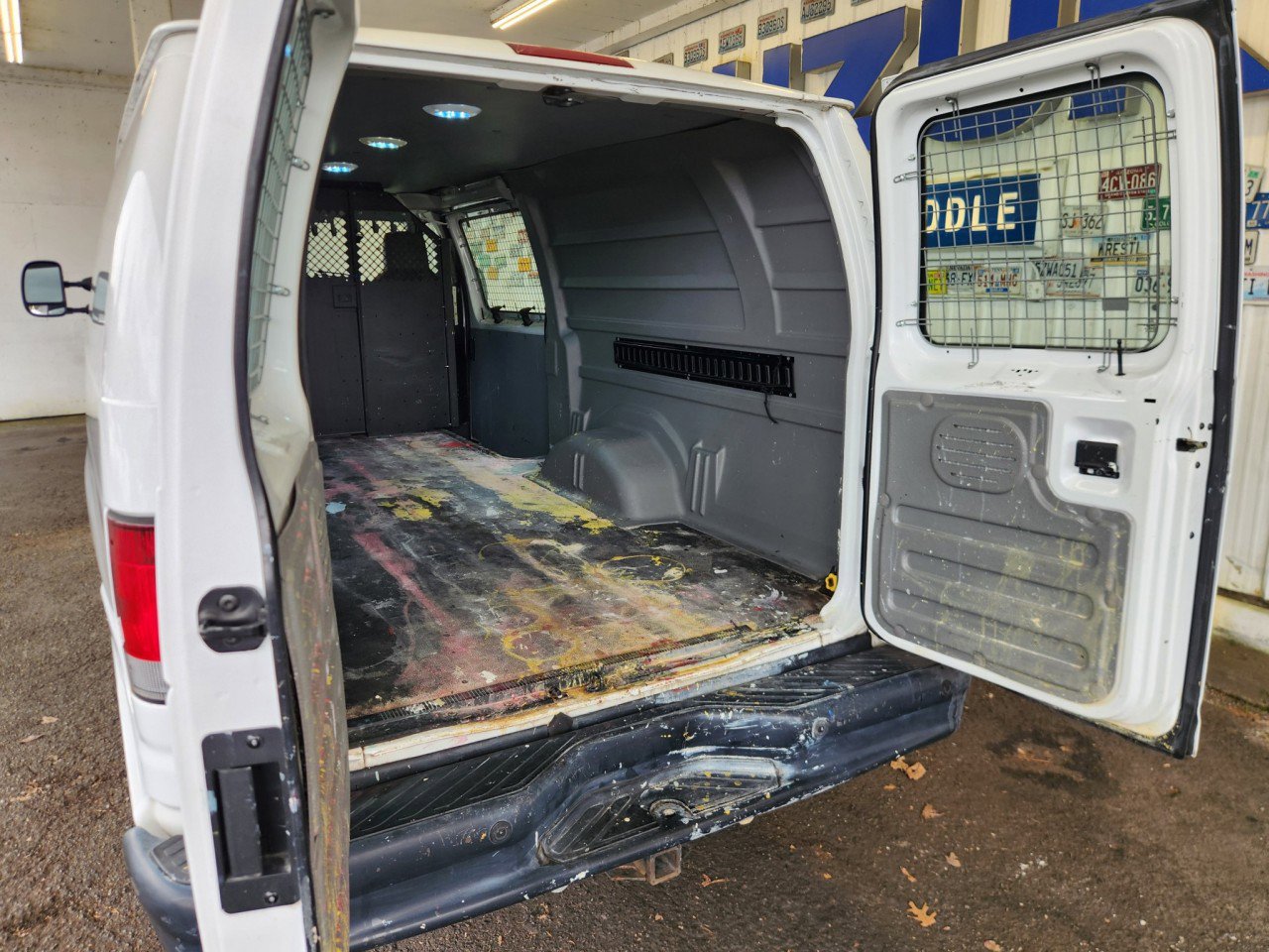 Used 2011 Ford E-350 and Econoline 350 Extended Super Duty image 17