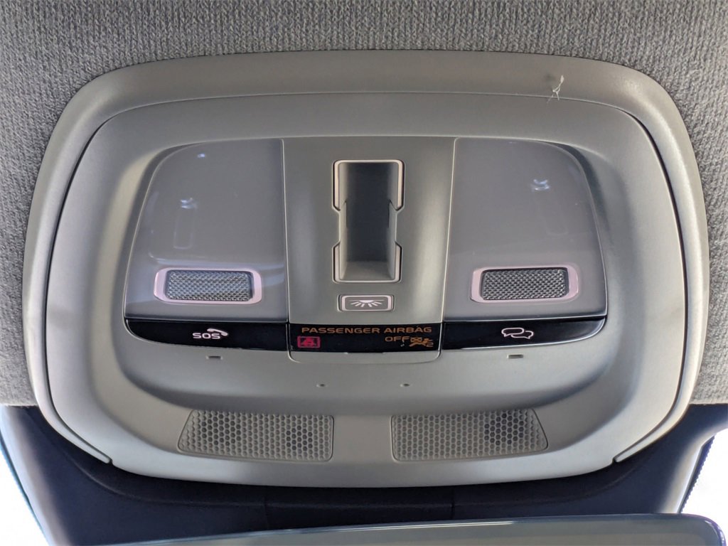 Used 2026 Volvo XC40 B4 Core image 22