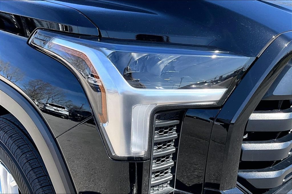 Used 2025 Toyota Tundra SR5 AWD/4WD image 39