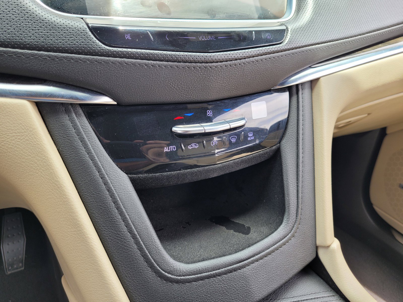Used 2019 Cadillac XT5 FWD image 19