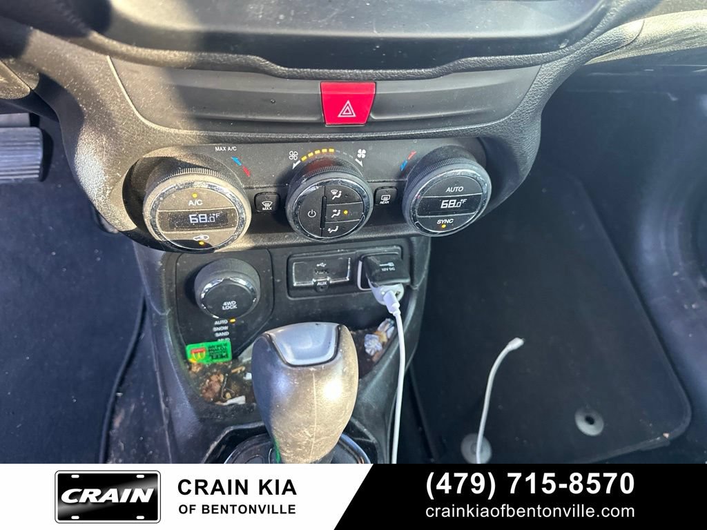 Used 2016 Jeep Renegade Latitude AWD/4WD image 21