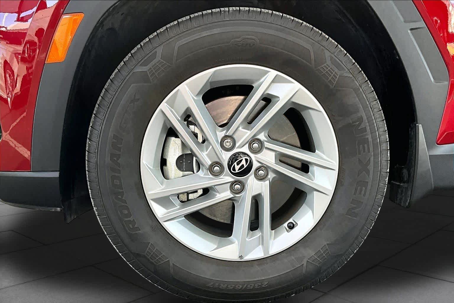Used 2025 Hyundai Tucson SE FWD image 11