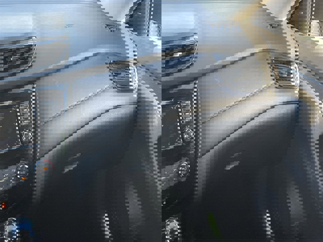 Used 2020 Nissan Rogue S image 15