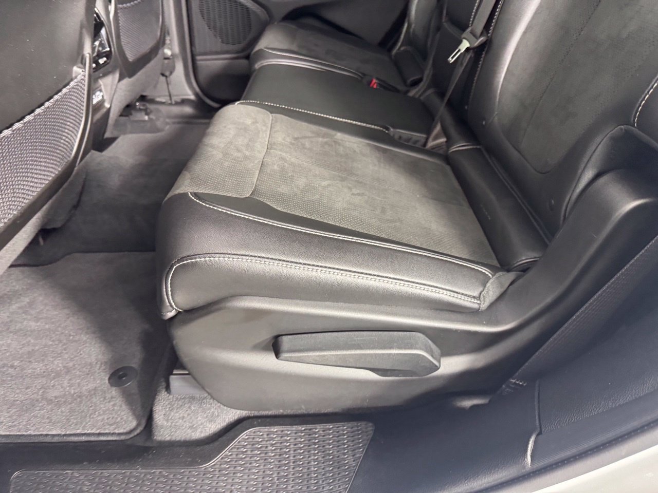 Used 2023 Jeep Grand Cherokee L Laredo AWD/4WD image 29