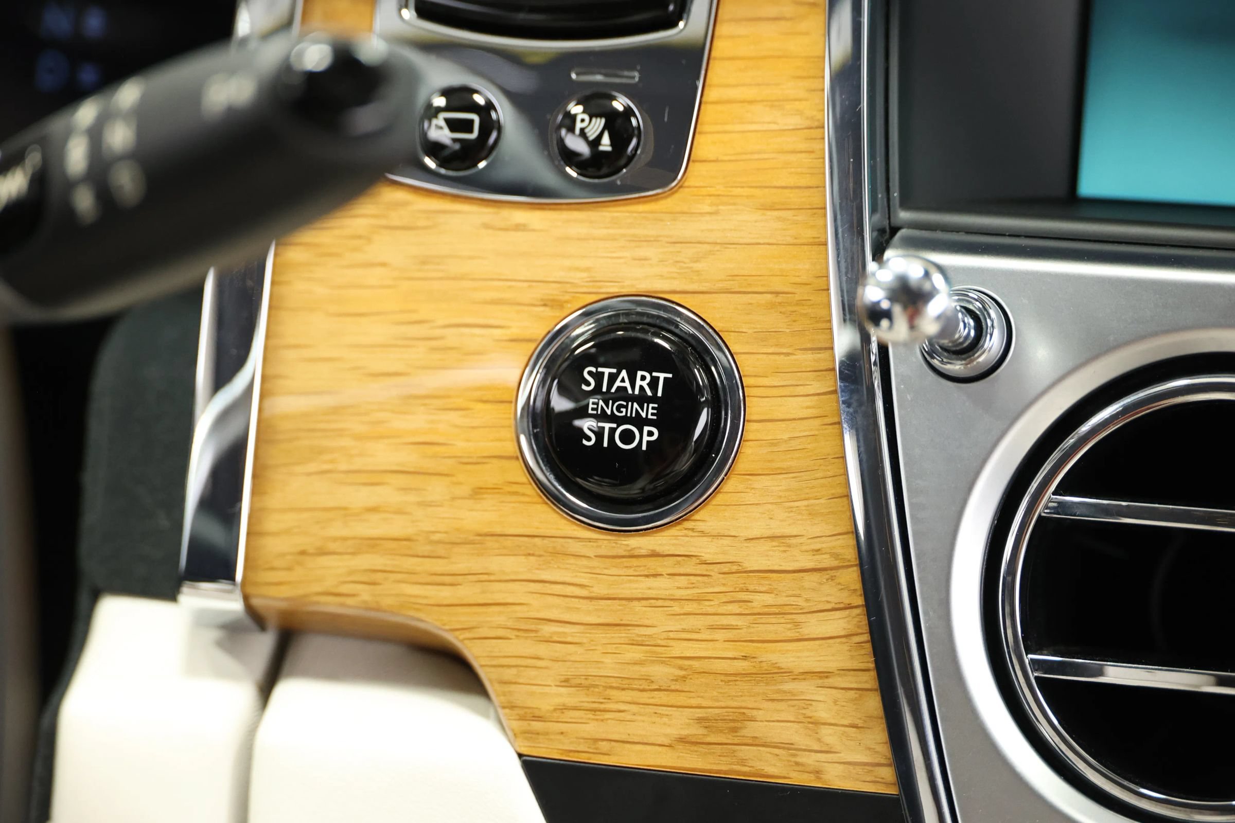 Used 2017 Rolls-Royce Wraith RWD image 52