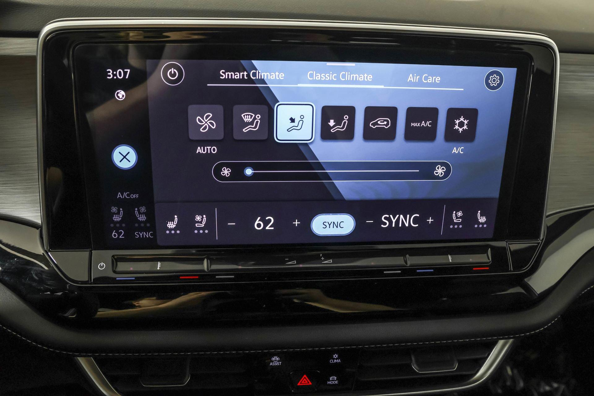 Used 2024 Volkswagen Atlas Cross Sport SE image 29