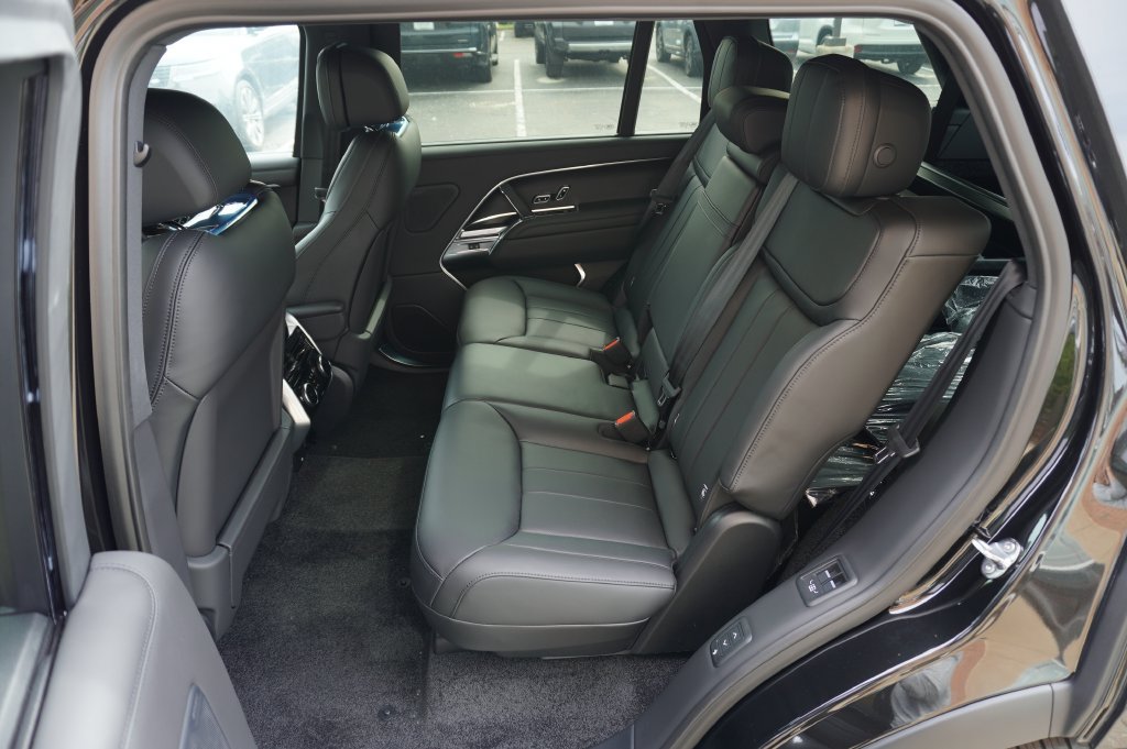 New 2026 Land Rover Range Rover Long Wheelbase SE AWD/4WD image 37