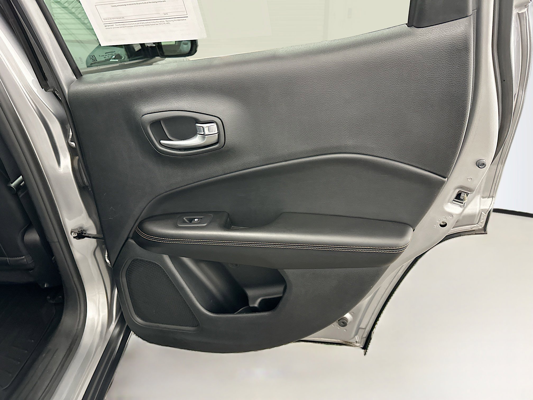 Used 2018 Jeep Compass Limited w/ Navigation Group AWD/4WD image 32