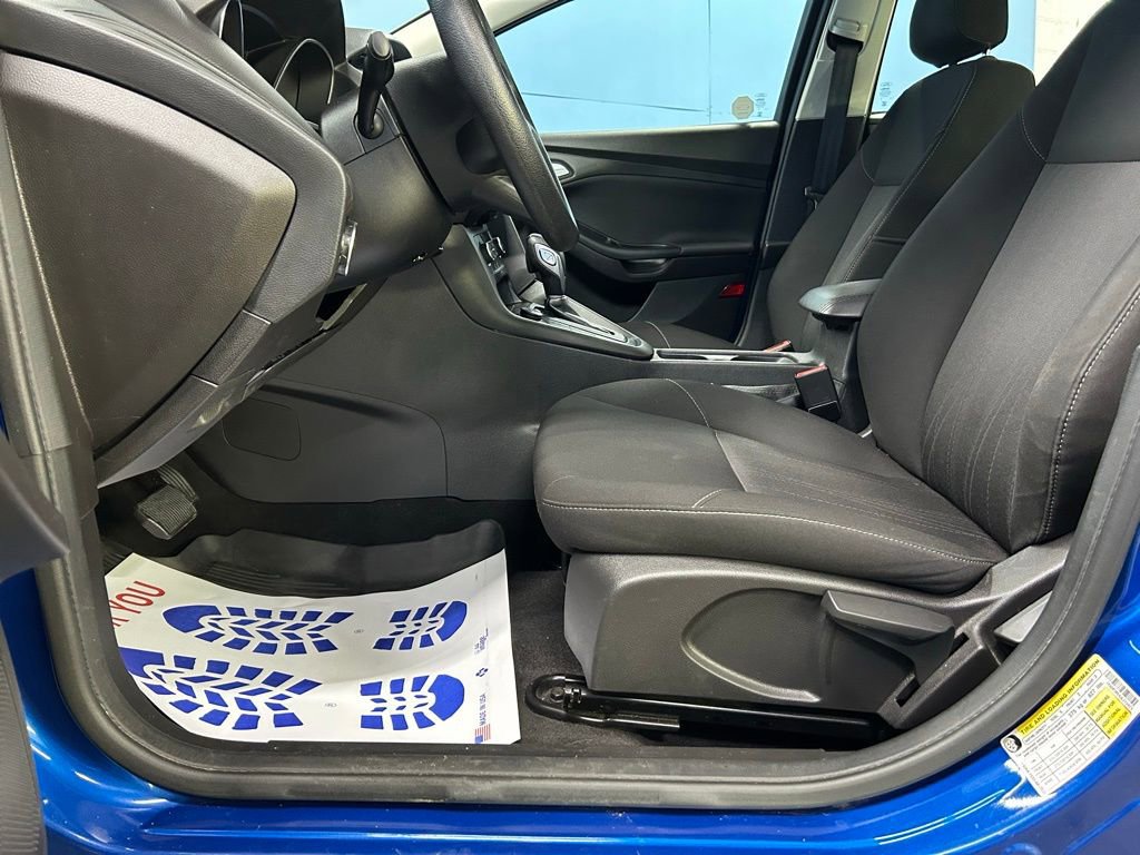 Used 2018 Ford Focus SE w/ SE Appearance Package image 14