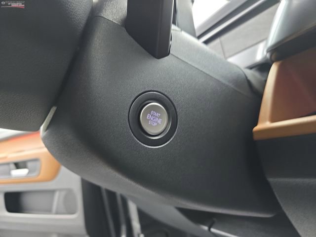 Used 2025 Volkswagen ID. Buzz Pro S Plus image 38