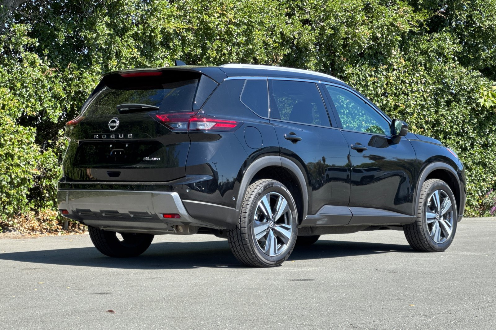 Used 2024 Nissan Rogue SL AWD/4WD image 4