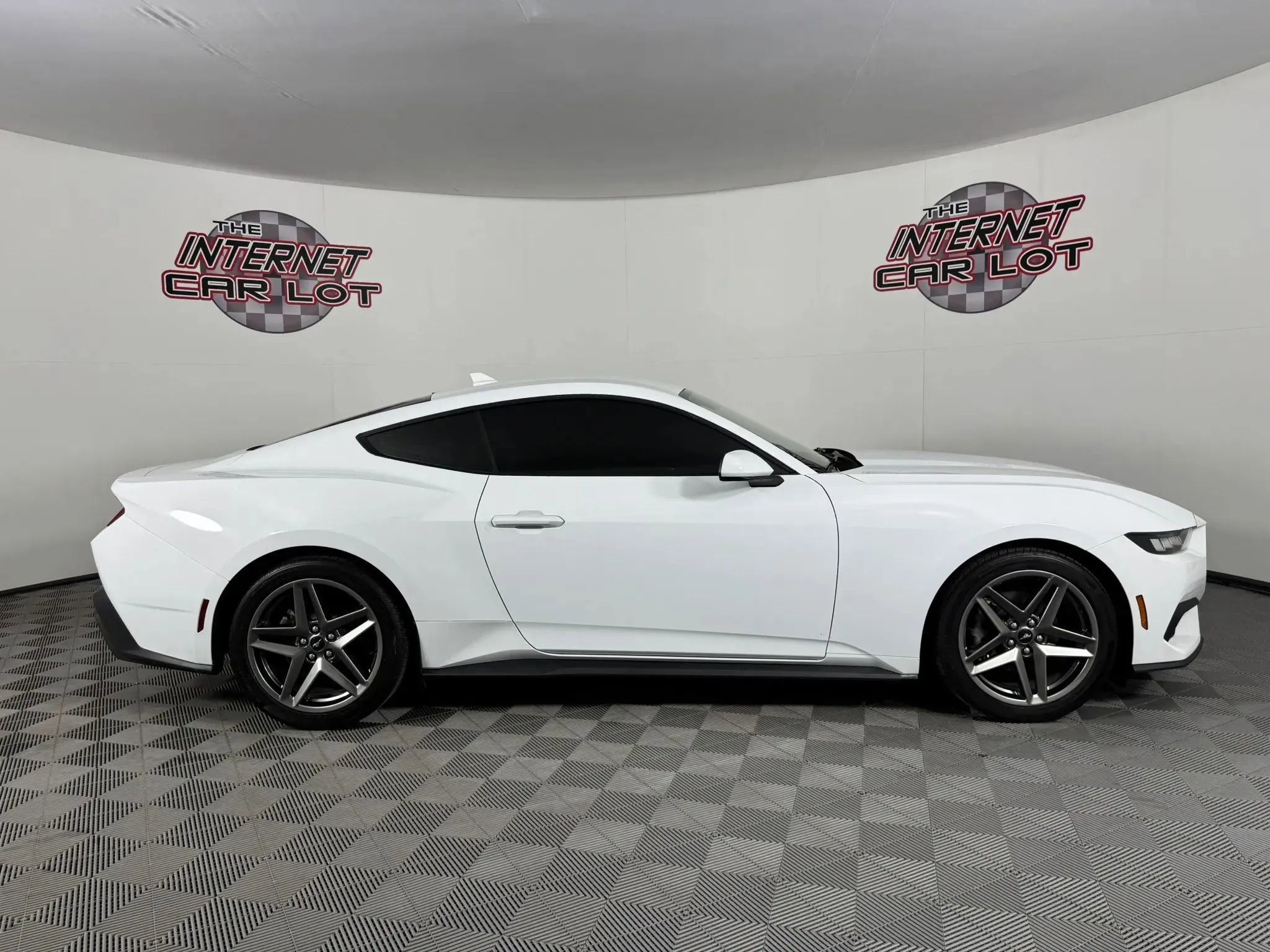 Used 2024 Ford Mustang Coupe RWD image 8