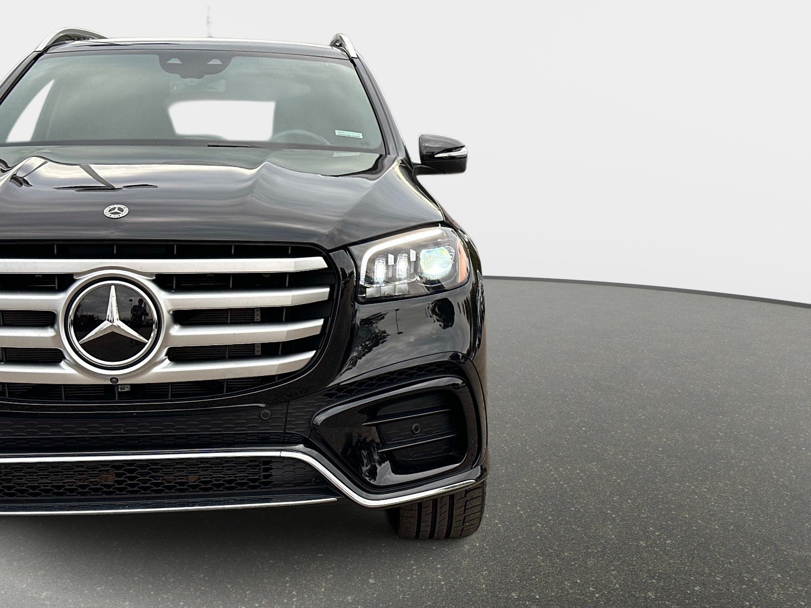Used 2025 Mercedes-Benz GLS 580 4MATIC image 9