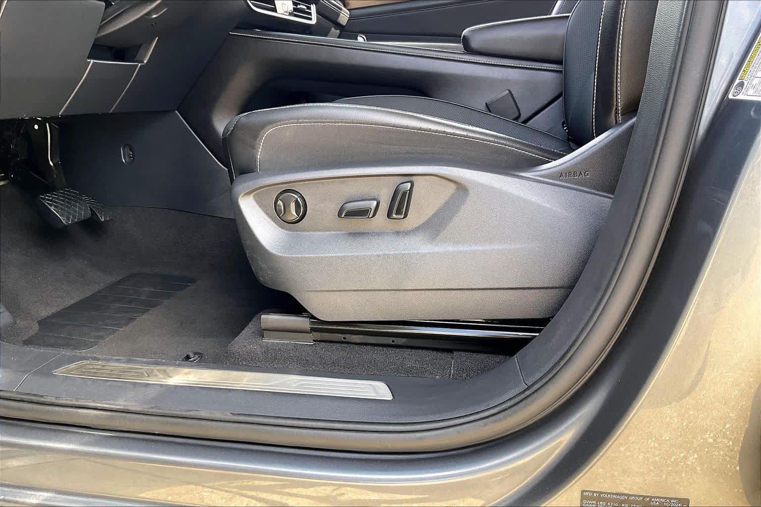 Used 2025 Volkswagen Atlas SE FWD image 29