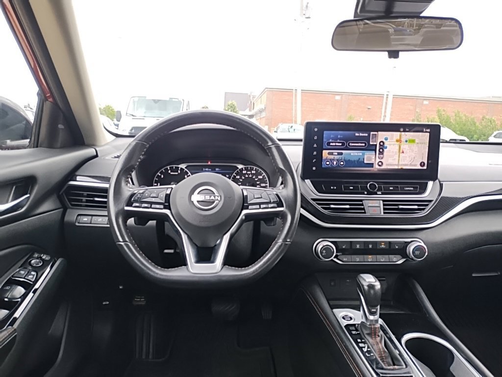 Used 2024 Nissan Altima 2.5 SR w/ SR Premium Package FWD image 18