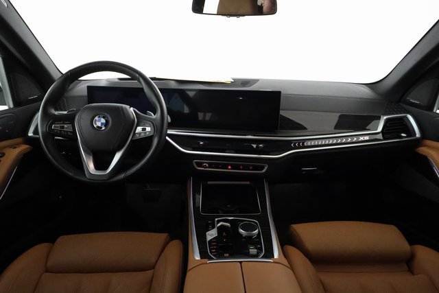 Used 2024 BMW X5 xDrive50e image 5