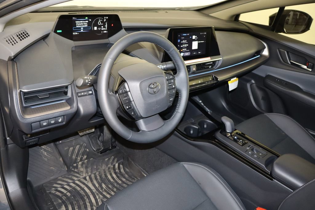 Used 2025 Toyota Prius XLE image 27
