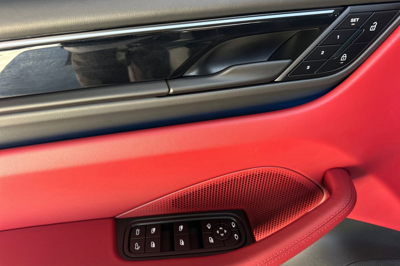 Certified 2025 Porsche Macan Electric RWD image 12