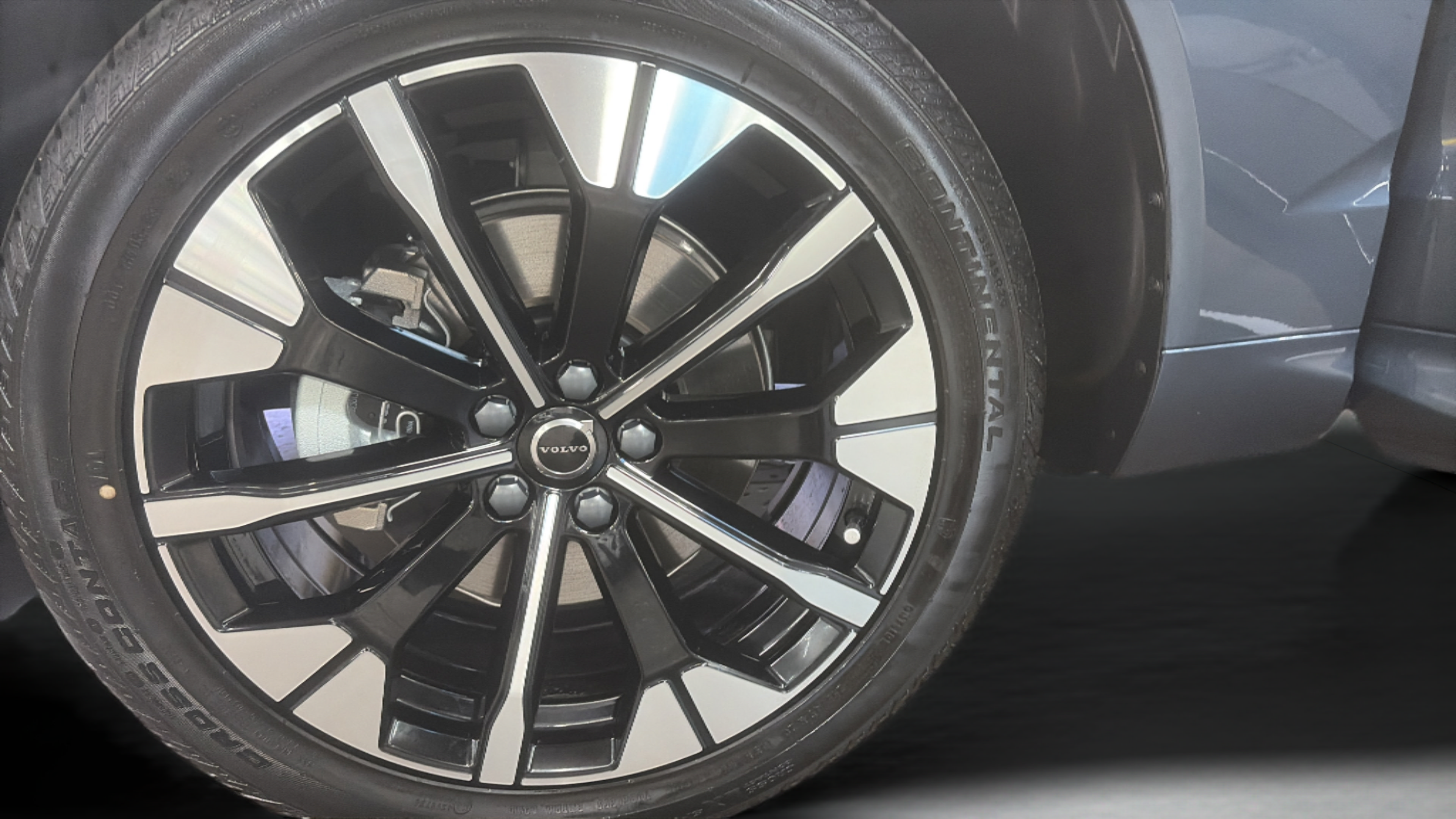 New 2027 Volvo XC60 B5 Plus AWD/4WD image 31