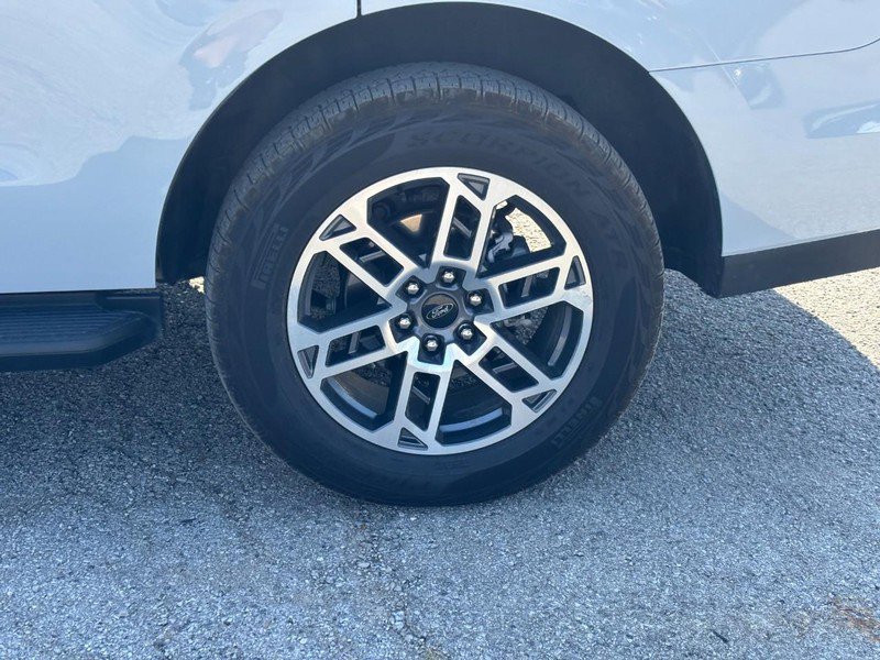 Used 2025 Ford Expedition Active image 11