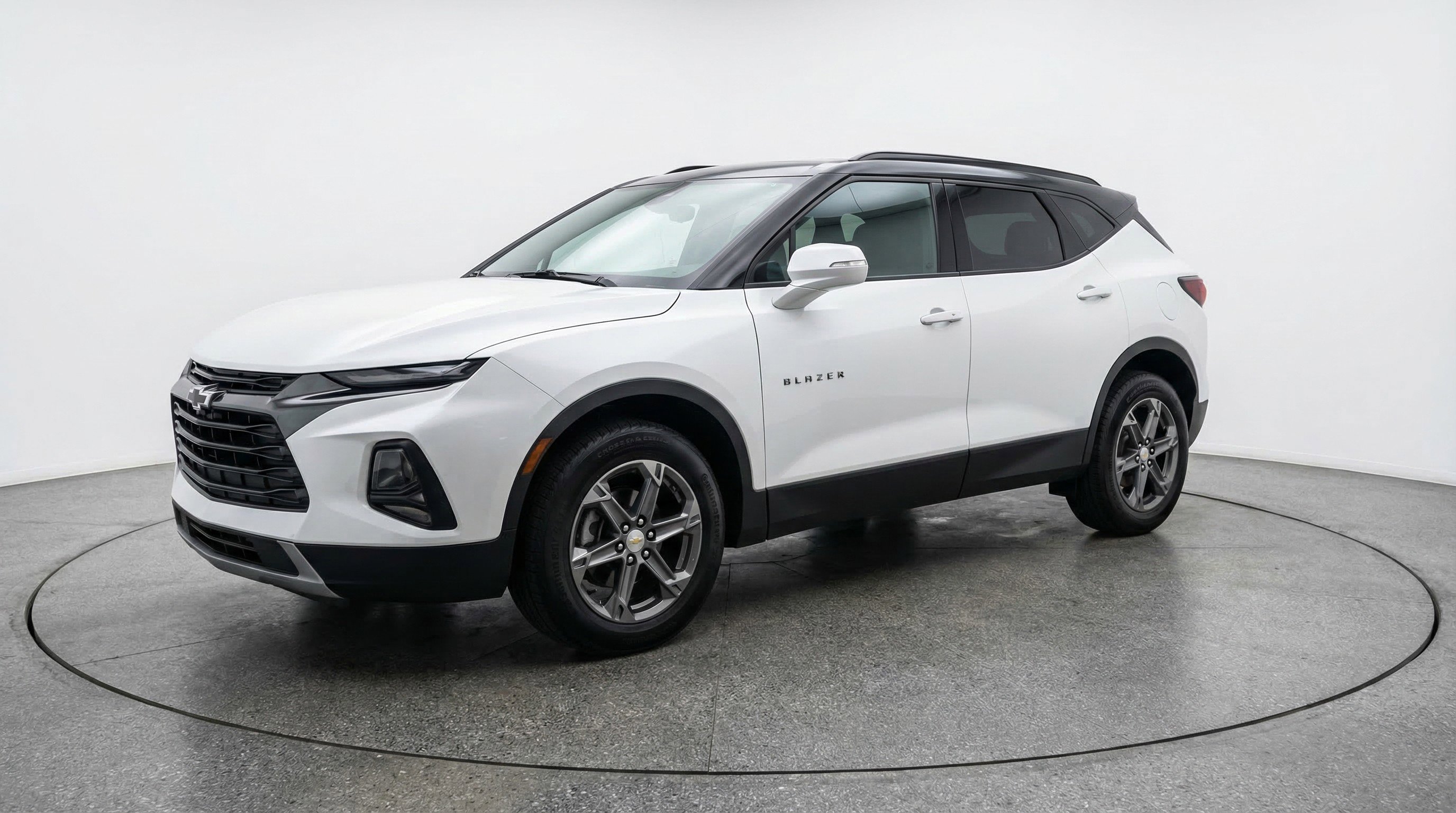 Used 2025 Chevrolet Blazer LT image 3