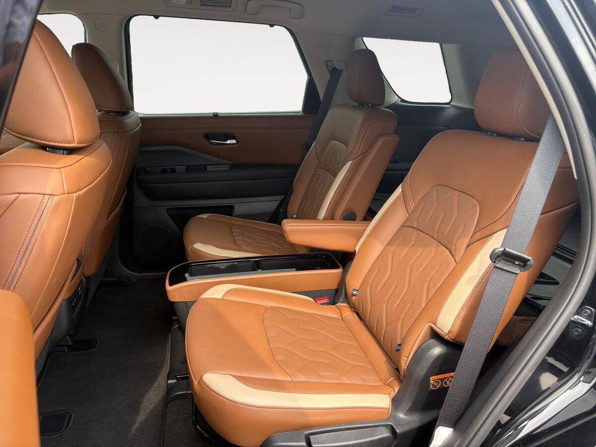 New 2026 Nissan Pathfinder Platinum AWD/4WD image 13