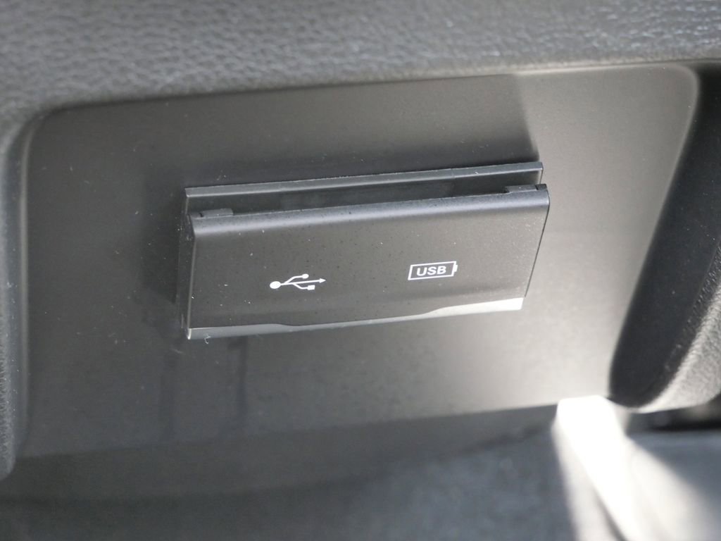 Used 2019 Jeep Cherokee Latitude Plus image 32