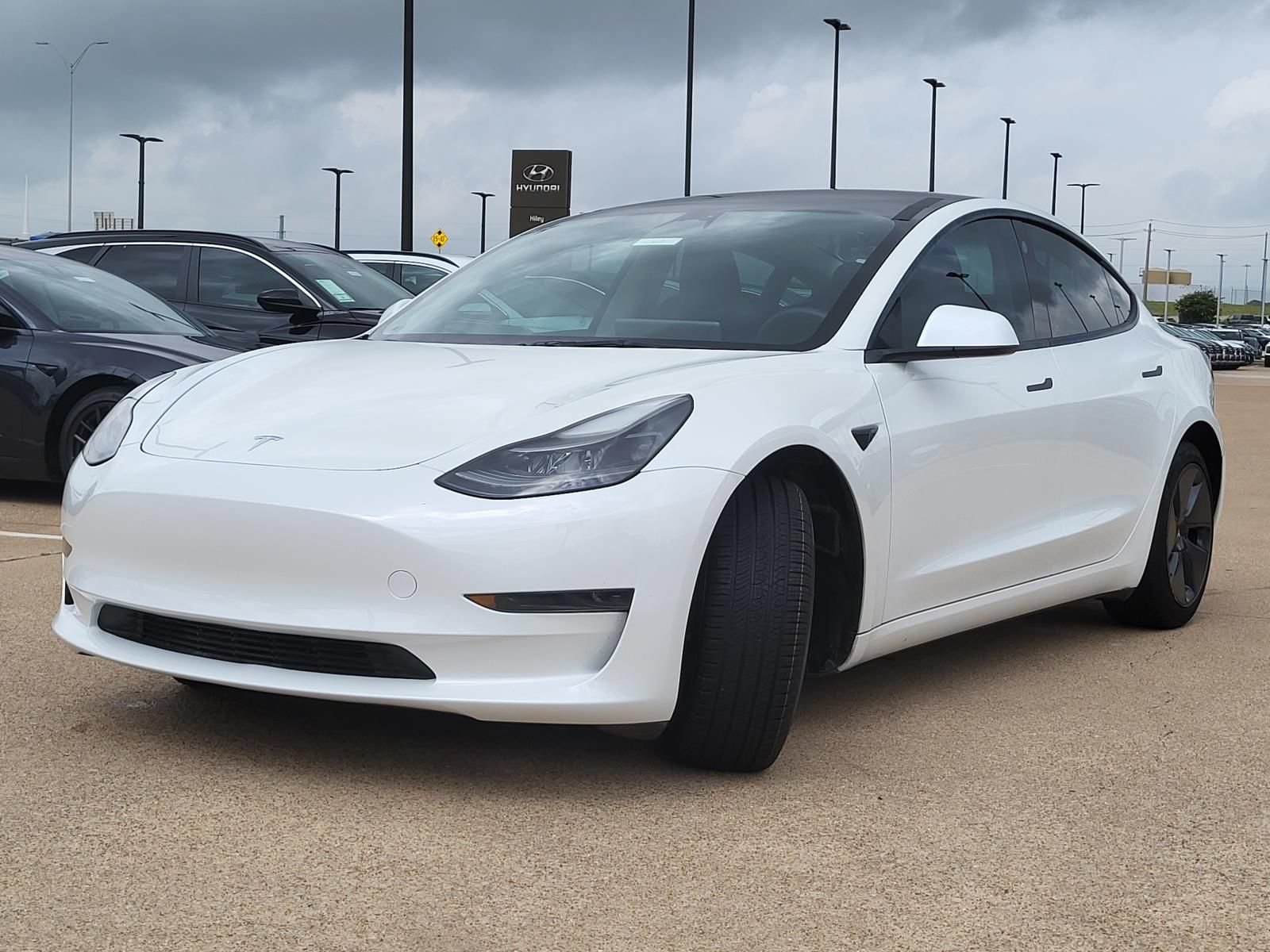 Used 2023 Tesla Model 3 Standard Range RWD image 2