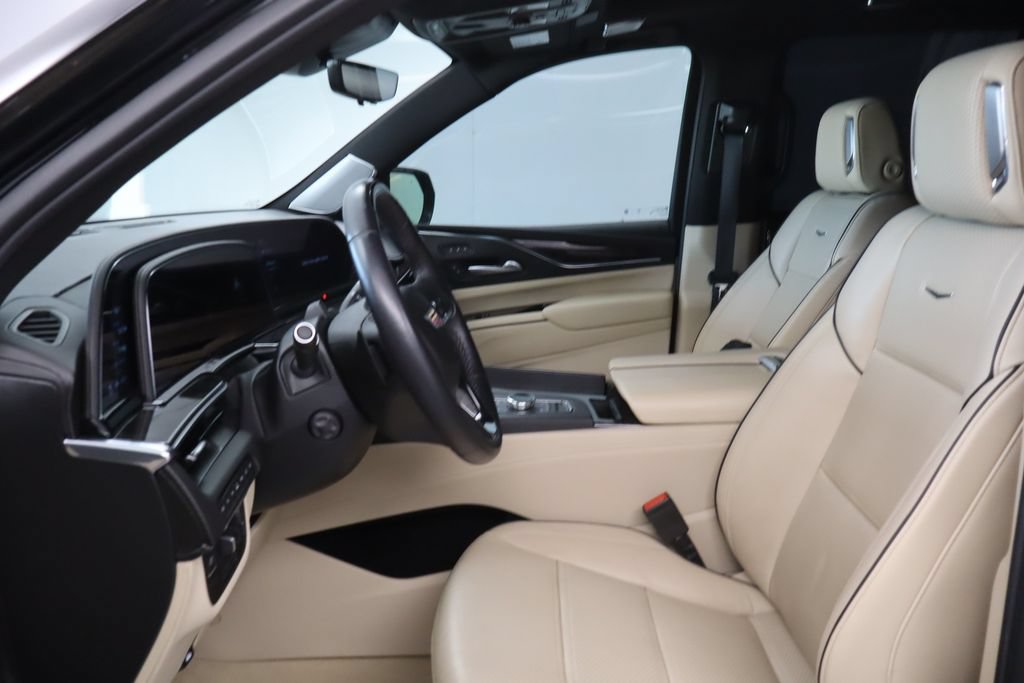 Used 2023 Cadillac Escalade Premium Luxury w/ Performance Package AWD/4WD image 20