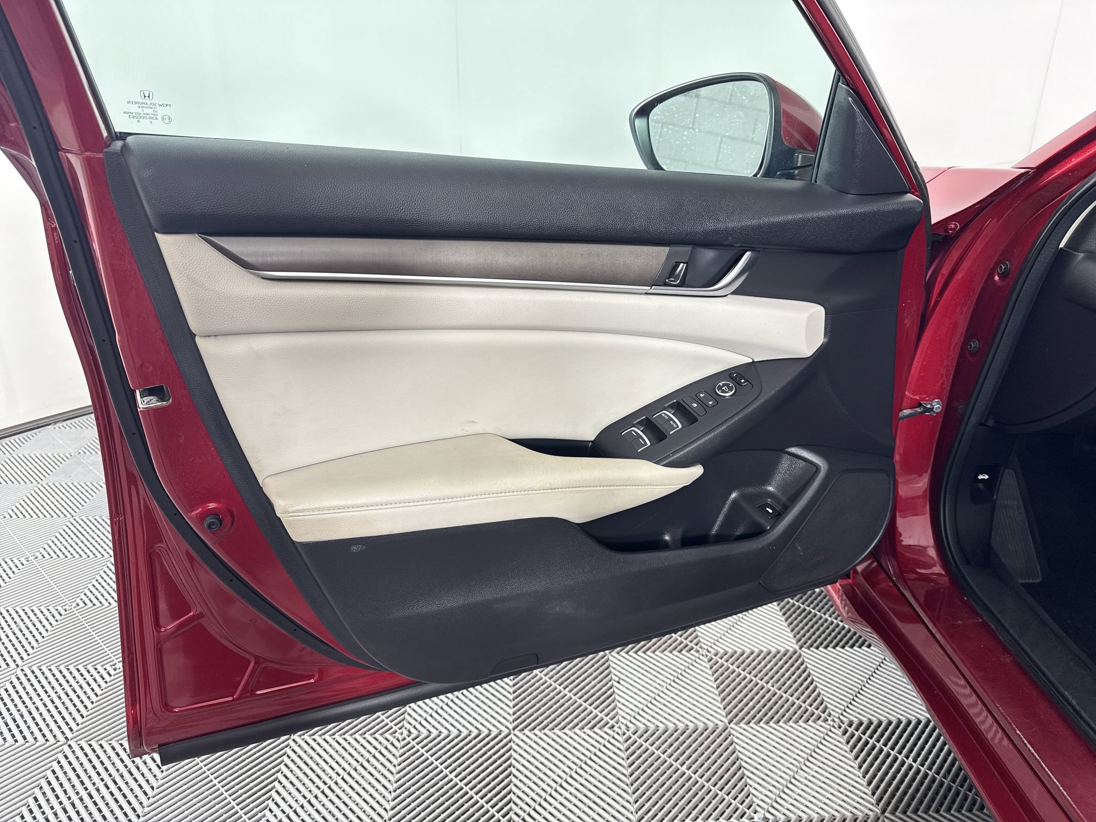 Used 2018 Honda Accord LX image 18