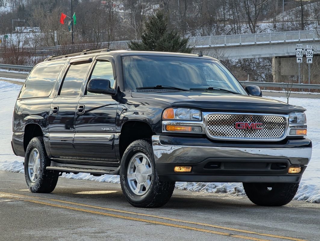 Used 2006 GMC Yukon XL SLT w/ SLT Preferred Equipment Group image 1