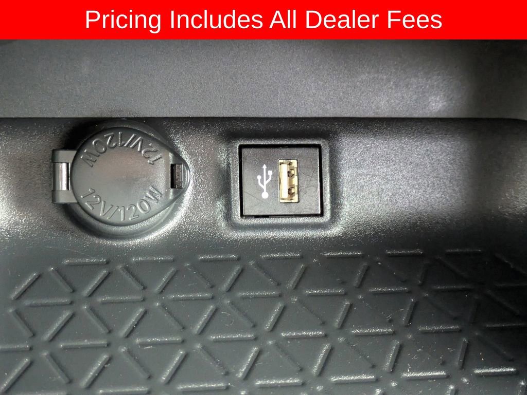 Used 2025 Toyota RAV4 XLE AWD/4WD image 24