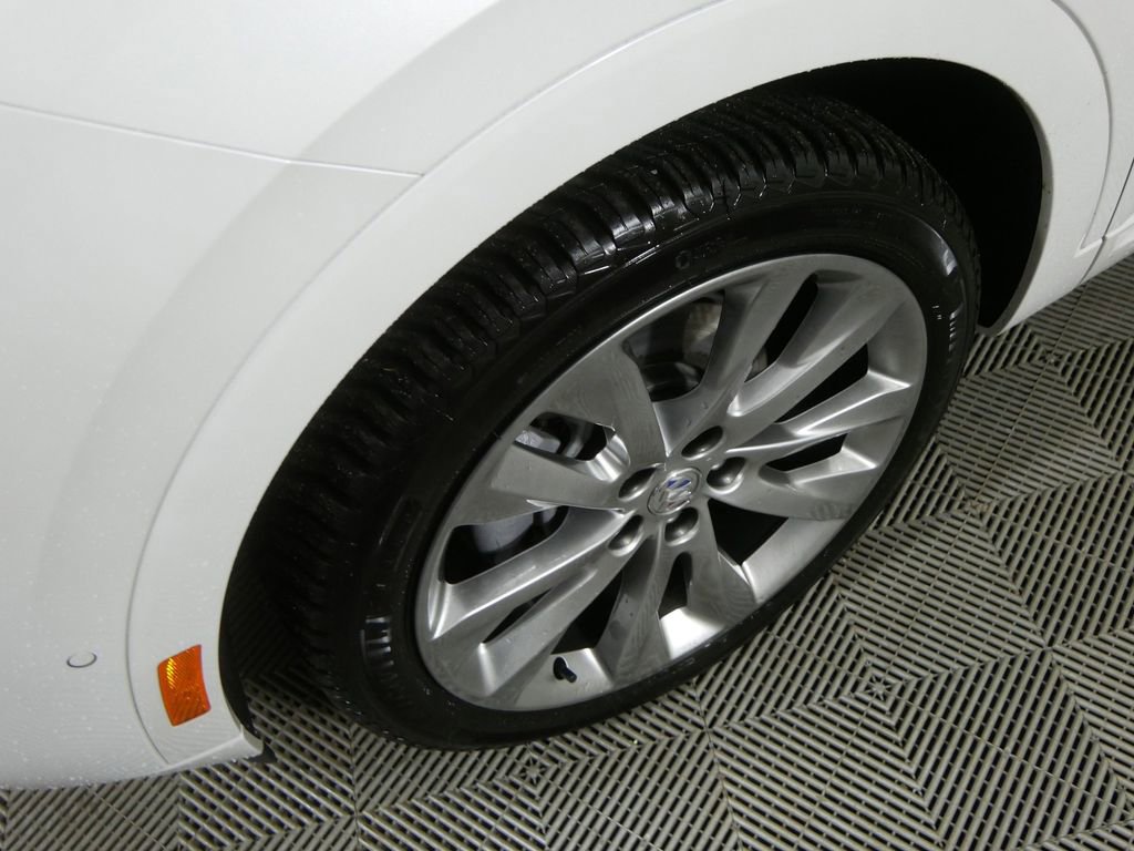 Used 2023 Buick Envision Avenir image 11