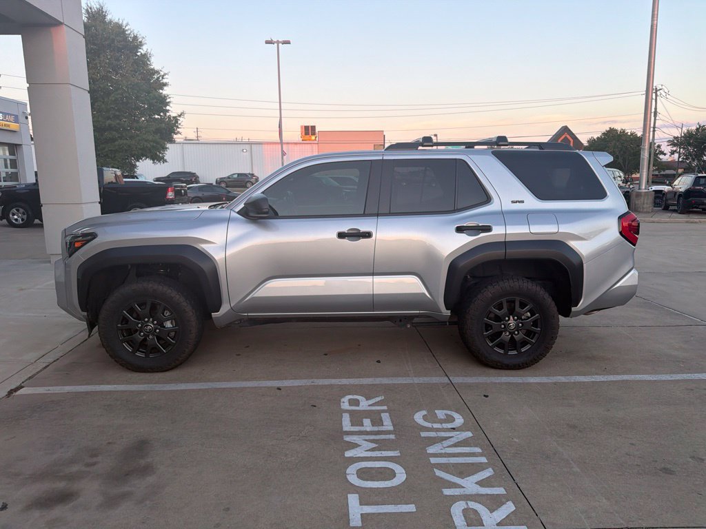 Used 2025 Toyota 4Runner SR5 AWD/4WD image 9